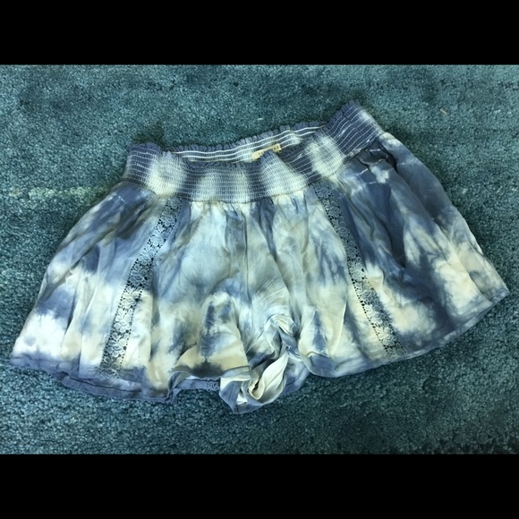 Flouncy flowy tie dye shorts - Picture 1 of 3